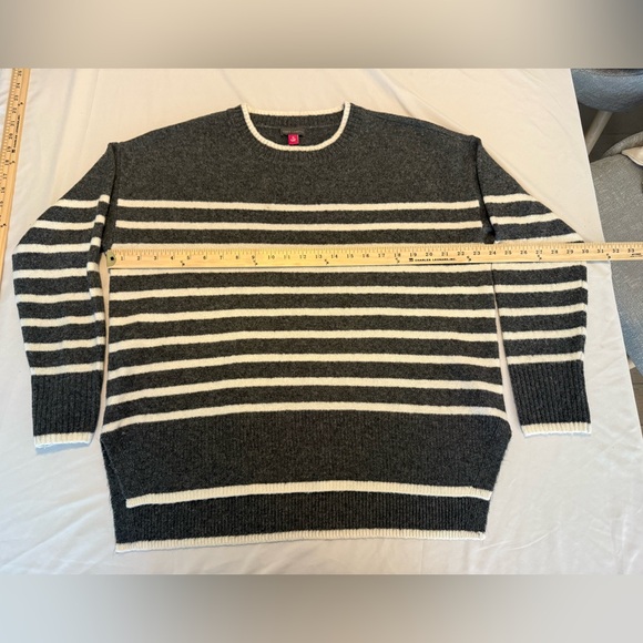 Vince Camuto Striped Knit Sweater – Size Medium (Oversized Fit) - Picture 5 of 10